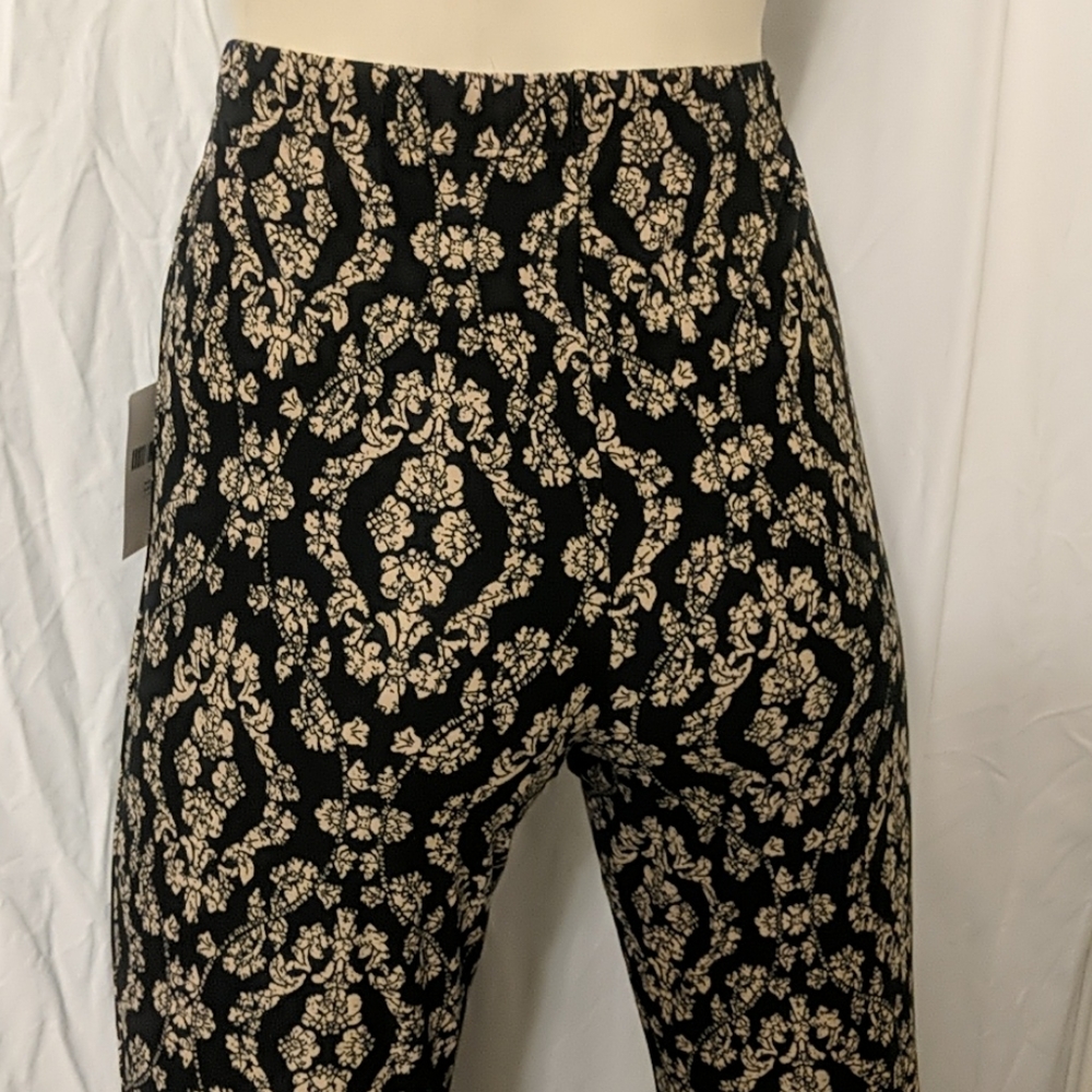 ✨5/$25✨ NWT Forever 21 baroque soft flare pant - Picture 8 of 13
